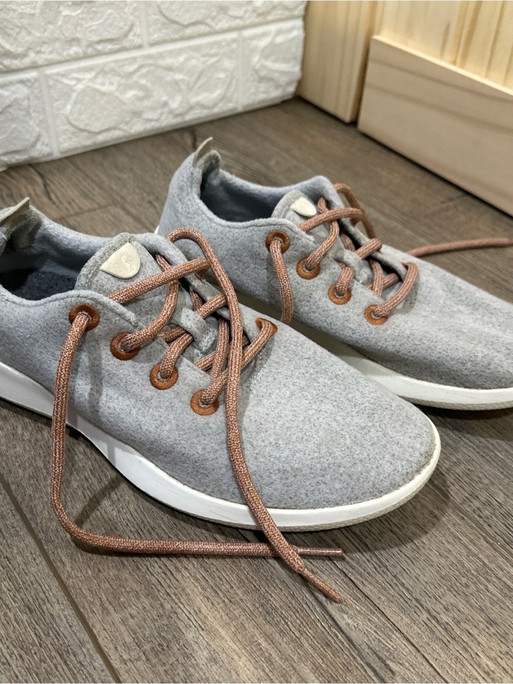 WOMEN'S ALLBIRDS WR WOOL RUNNERS Heather Gray US 9 Sneakers Running Shoes